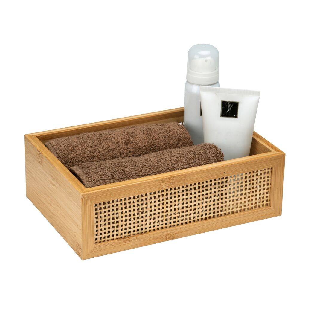 Bambuskiste mit Handtüchern und Kosmetik
