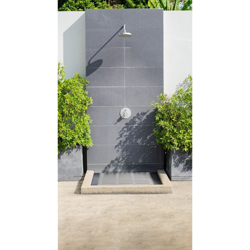 Außendusche mit Regendusche