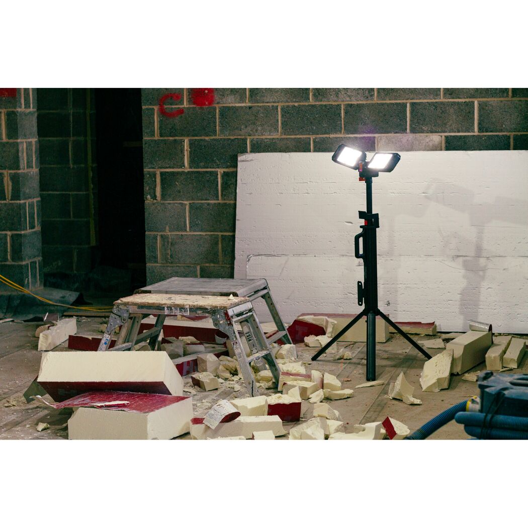 Baustellenleuchte auf Stativ