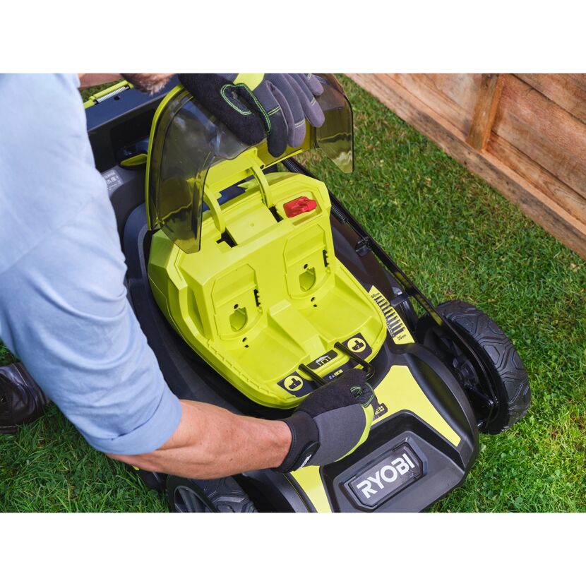 Akku-Rasenmäher One+ Brushless RY18LMX46A-250' 18 V Schnittbreite 46 cm mit 2 × 5,0 Ah Akku und Ladegerät