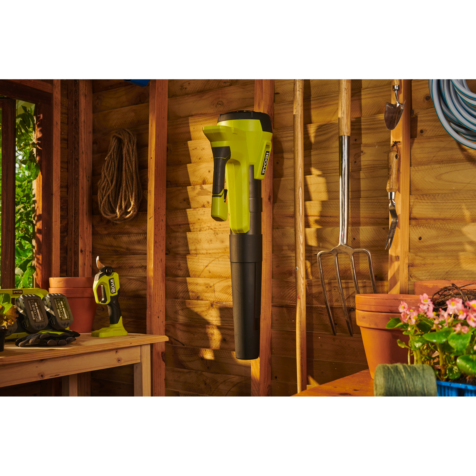 Akku-Laubgebläse 'RY18BLB-140 ONE+' 18 V mit Akku und Ladegerät