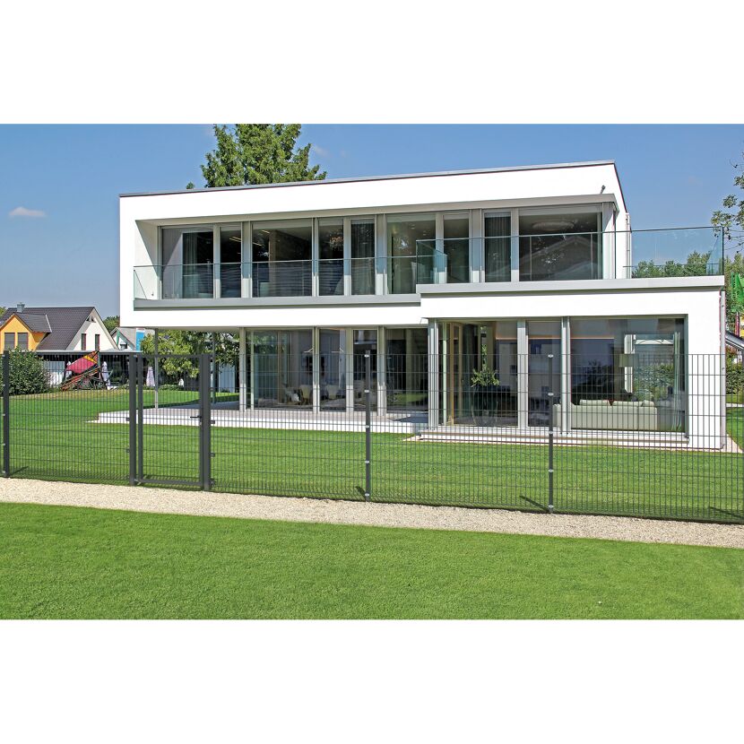 Modernes Haus mit Doppelstabmattenzaun