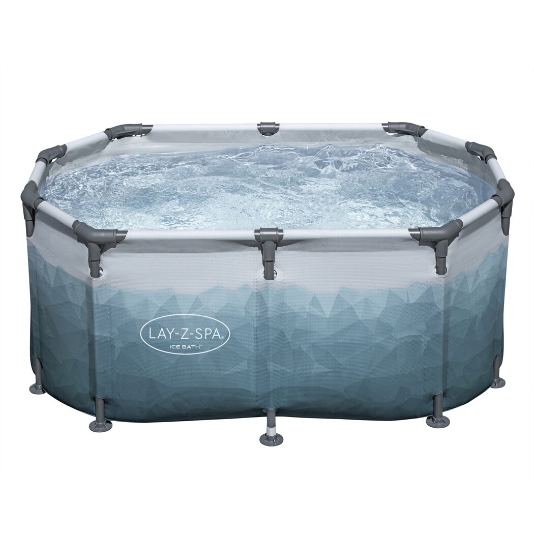 Rundes Eisbad mit Wasser befüllt