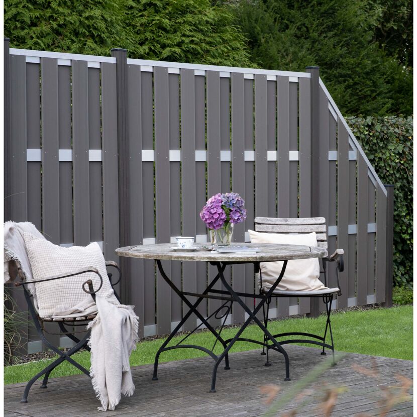 Gartenzaun mit Sitzecke