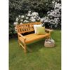 Gartenbank aus Holz mit Kissen
