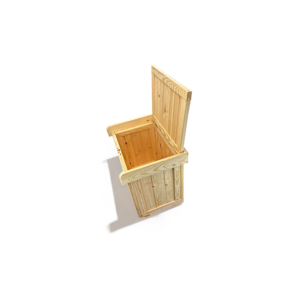Offene Holztruhe