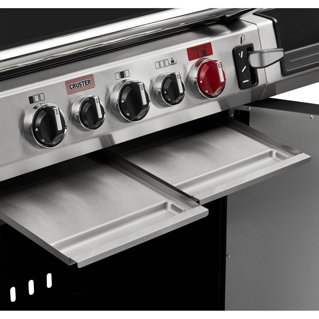 Gasgrill mit sechs Drehreglern