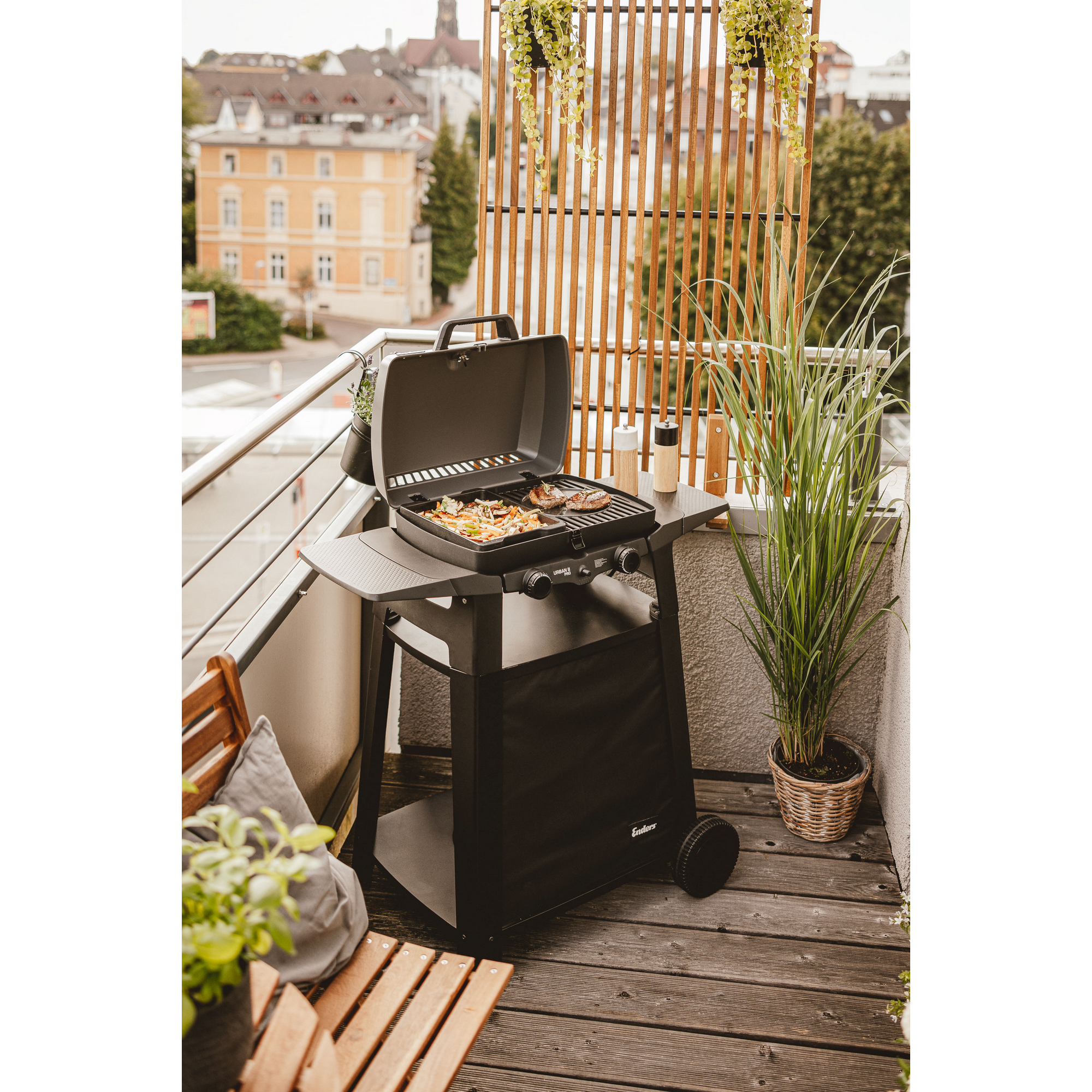 Gasgrill 'Trolley Urban Pro I' schwarz/grau 94 x 99 x 60 cm + product picture