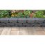 Blumenbeet mit grauer Steinmauer