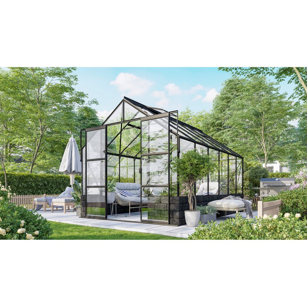 Gewächshaus mit Sitzecke im Garten