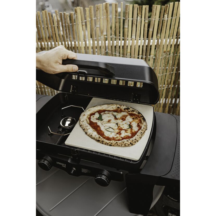 Pizza auf Pizzastein