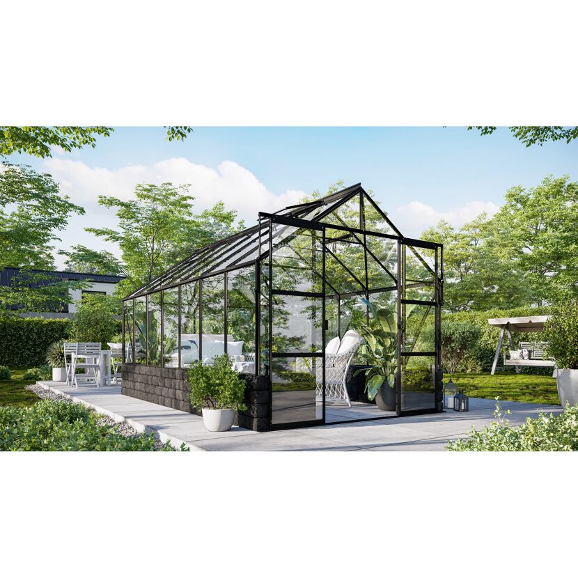 Gewächshaus mit Glasdach im Garten