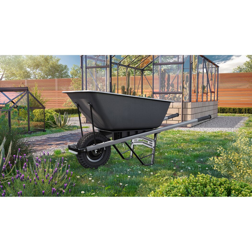 Schubkarre im Garten