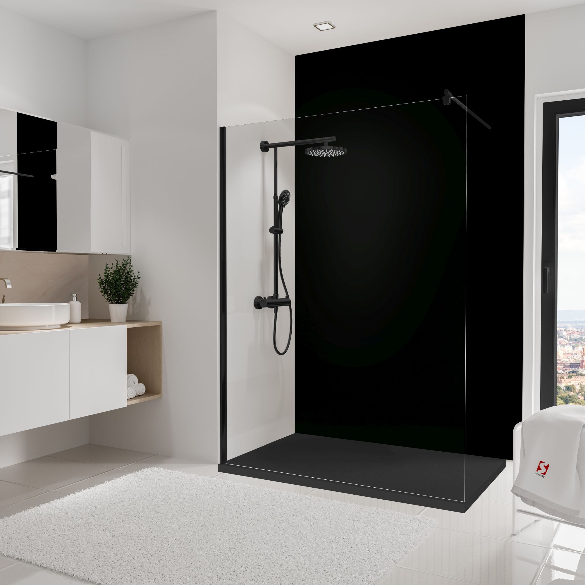 Begehbare Dusche mit schwarzer Duschwanne