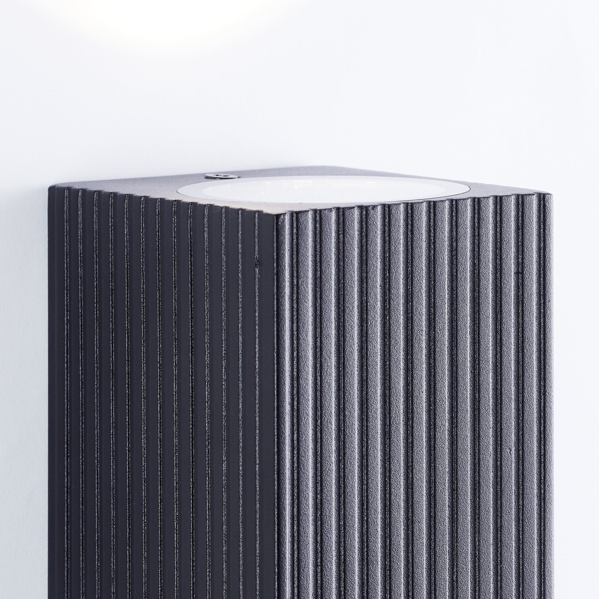 Außenwandleuchte 'Jelani' schwarz 6,9 x 16,5 x 7,8 cm