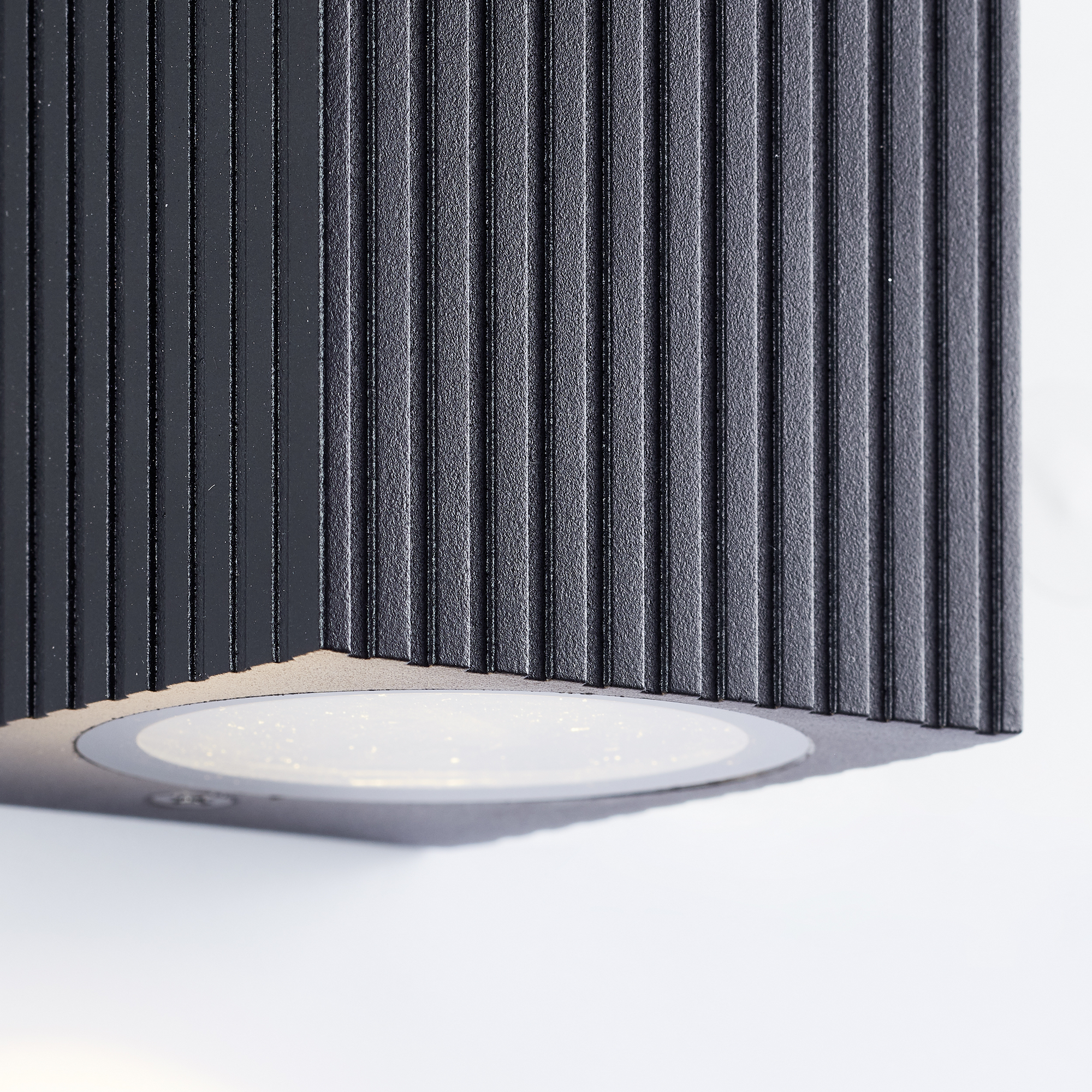 Außenwandleuchte 'Jelani' schwarz 6,9 x 16,5 x 7,8 cm