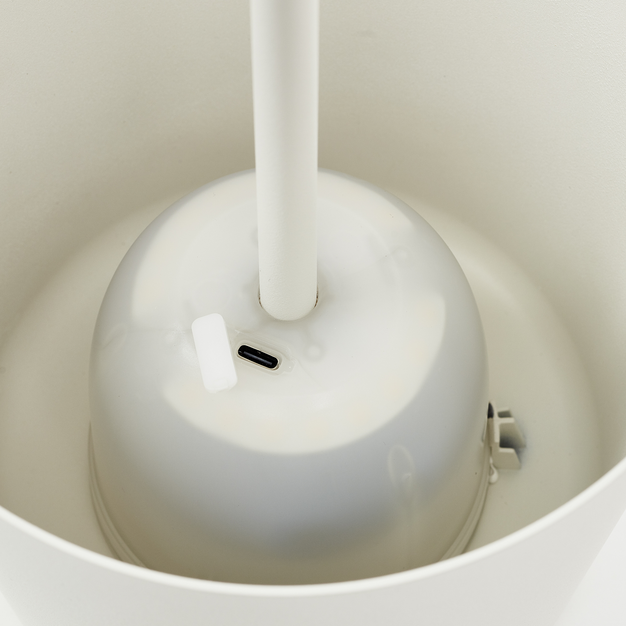 Akku-Stehleuchte 'Kaami' weiß 4 W 350 lm dimmbar