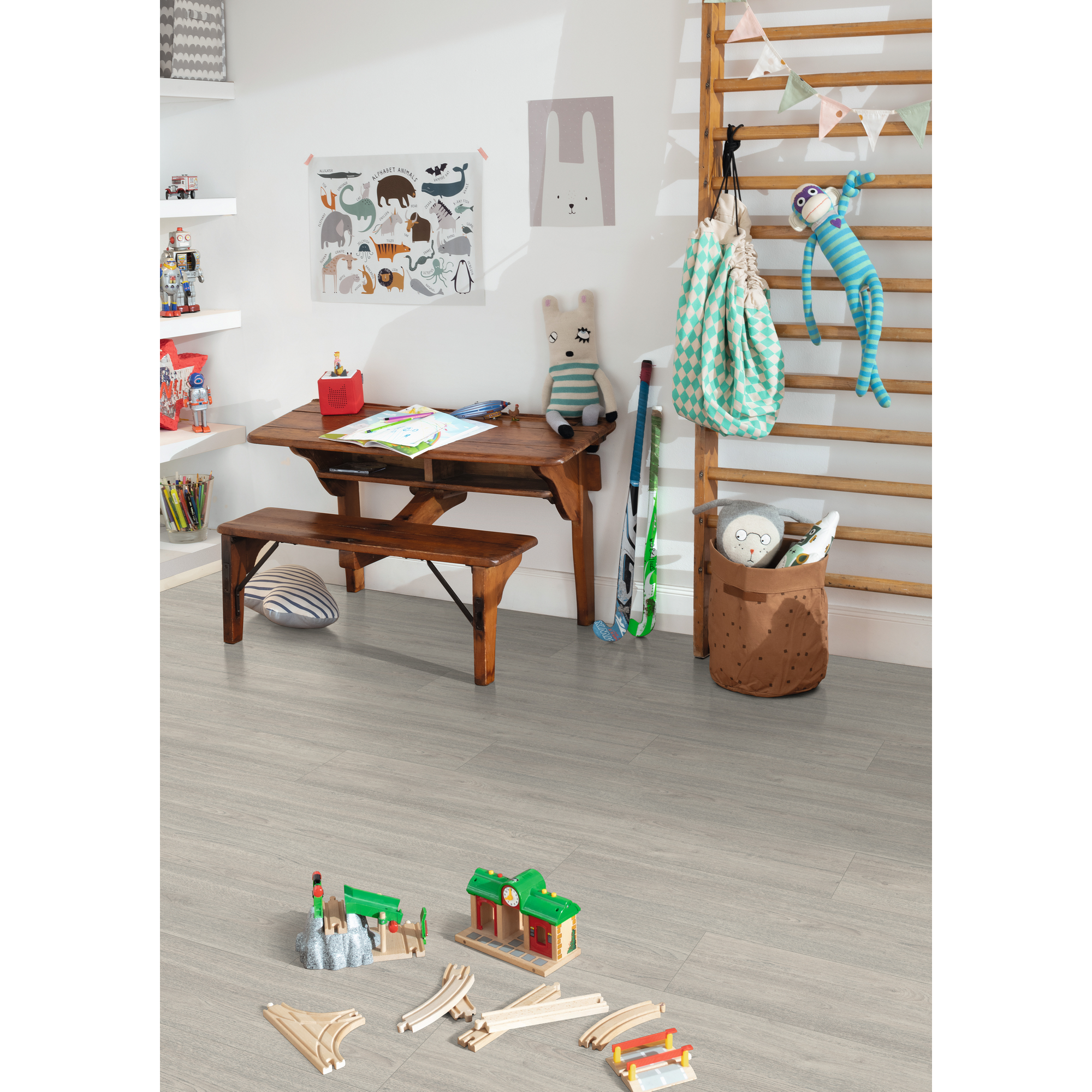 Laminat 'NatureSense' EL1094 Charlotte Eiche hellgrau 7 mm