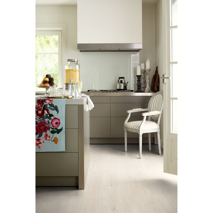 Designboden 'Aquadura' EDF194 Camden Eiche weiss 7,5 mm