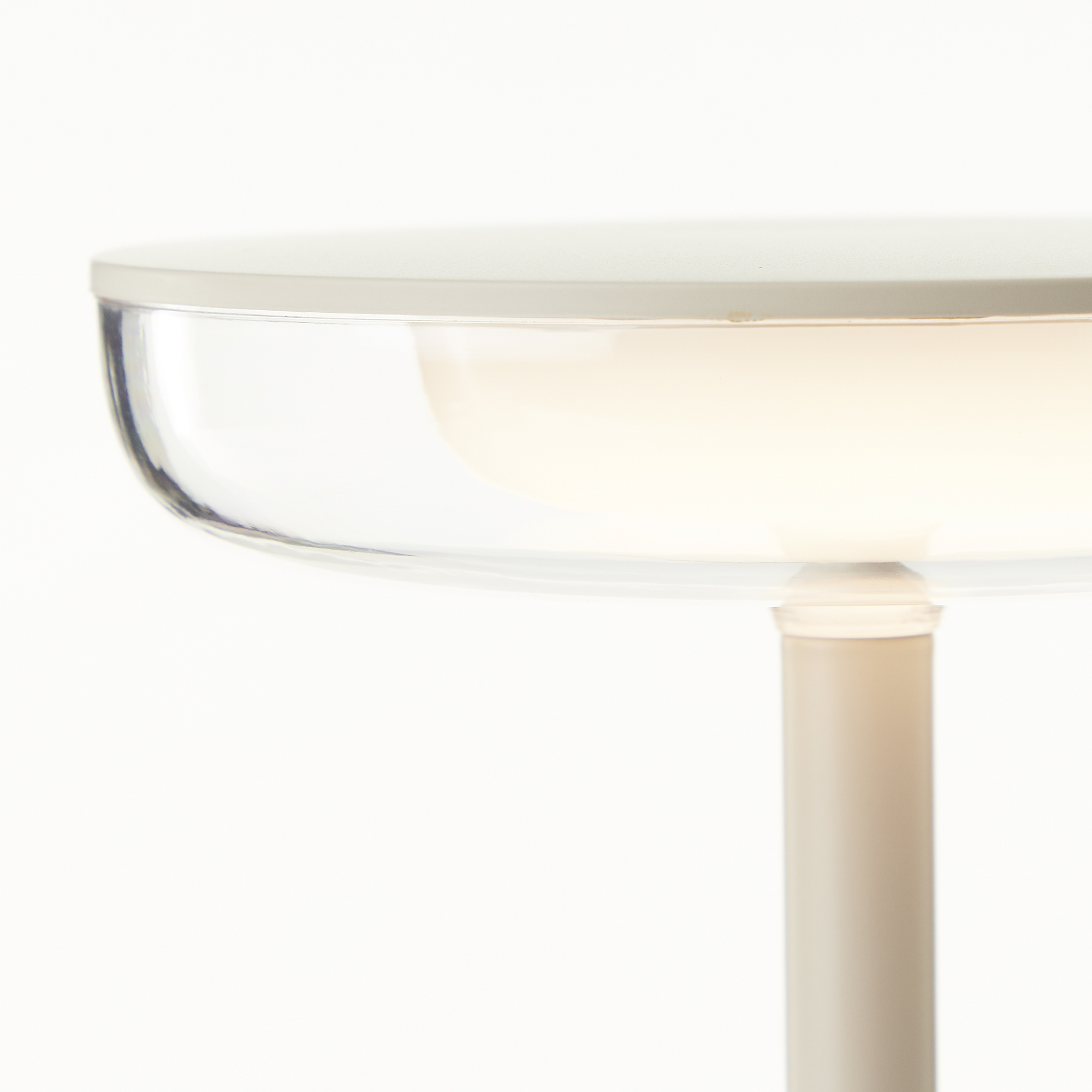 Akku-Tischlampe 'Nevio' 2 W warmweiß taupe