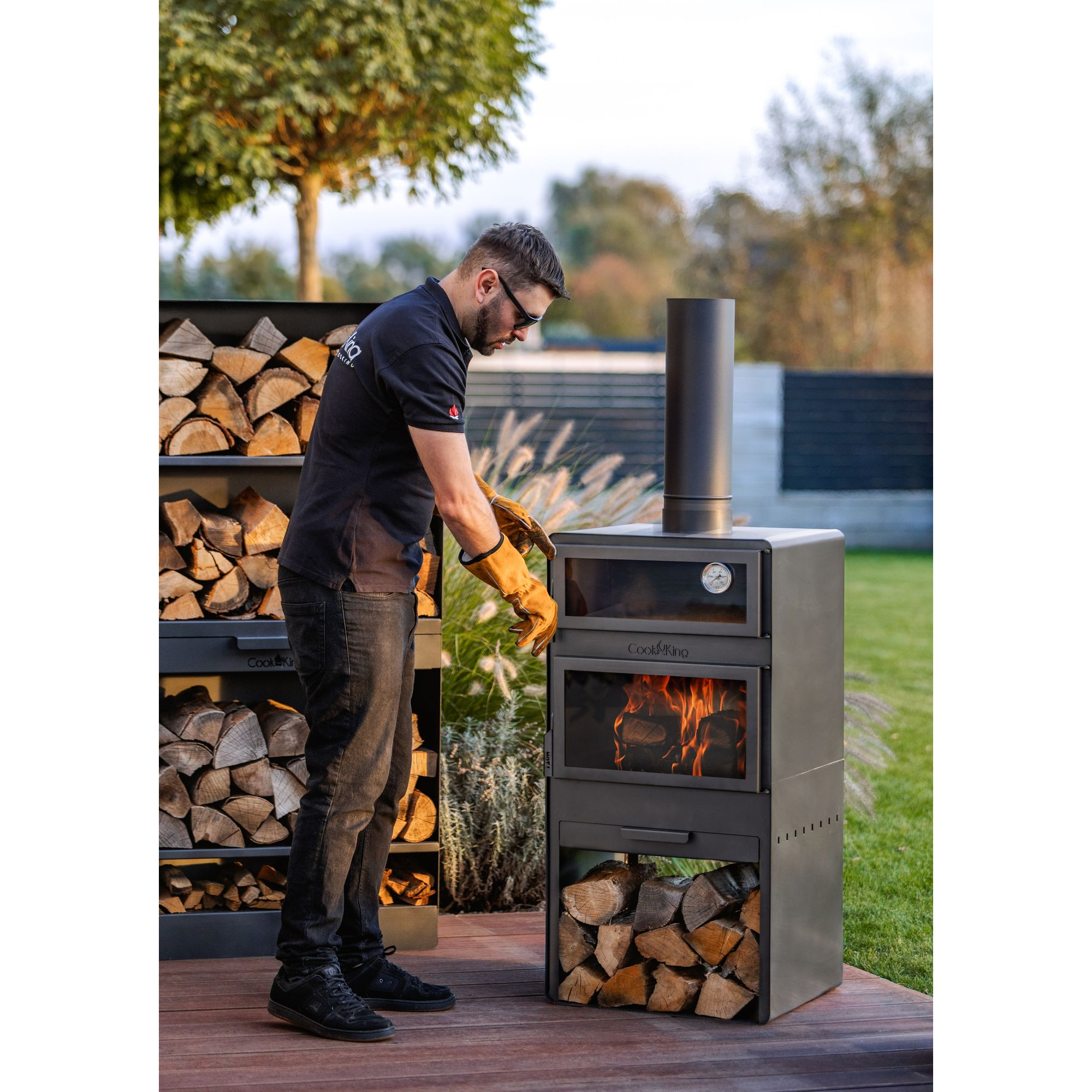Terrassenofen 'Vento Plus' schwarz 50 x 50 x 150 cm mit Pizzaofen