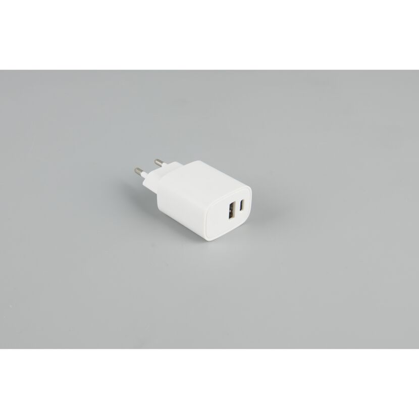 USB-Adapterstecker weiß mit USB-A/USB-C-Anschluss