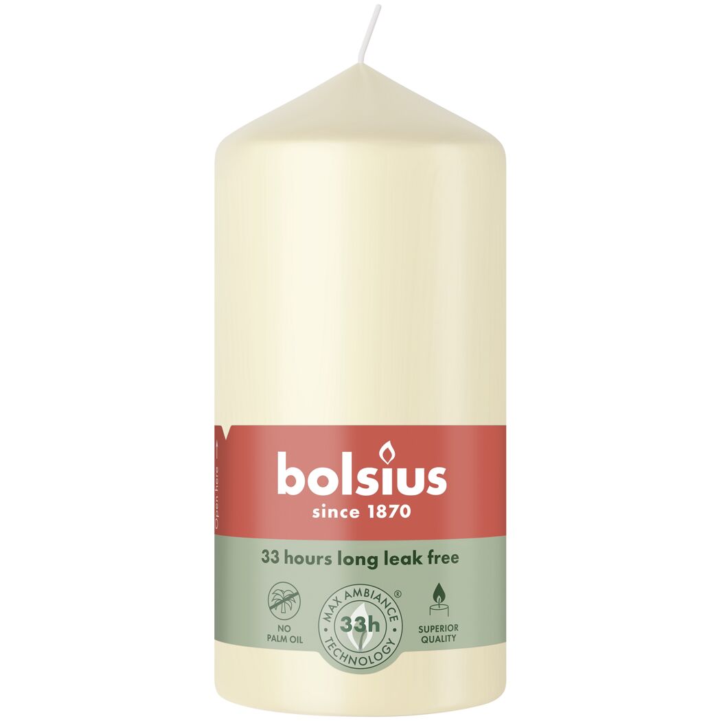 Perlbeige Stumpenkerze 'Essential' mit Bolsius Label.