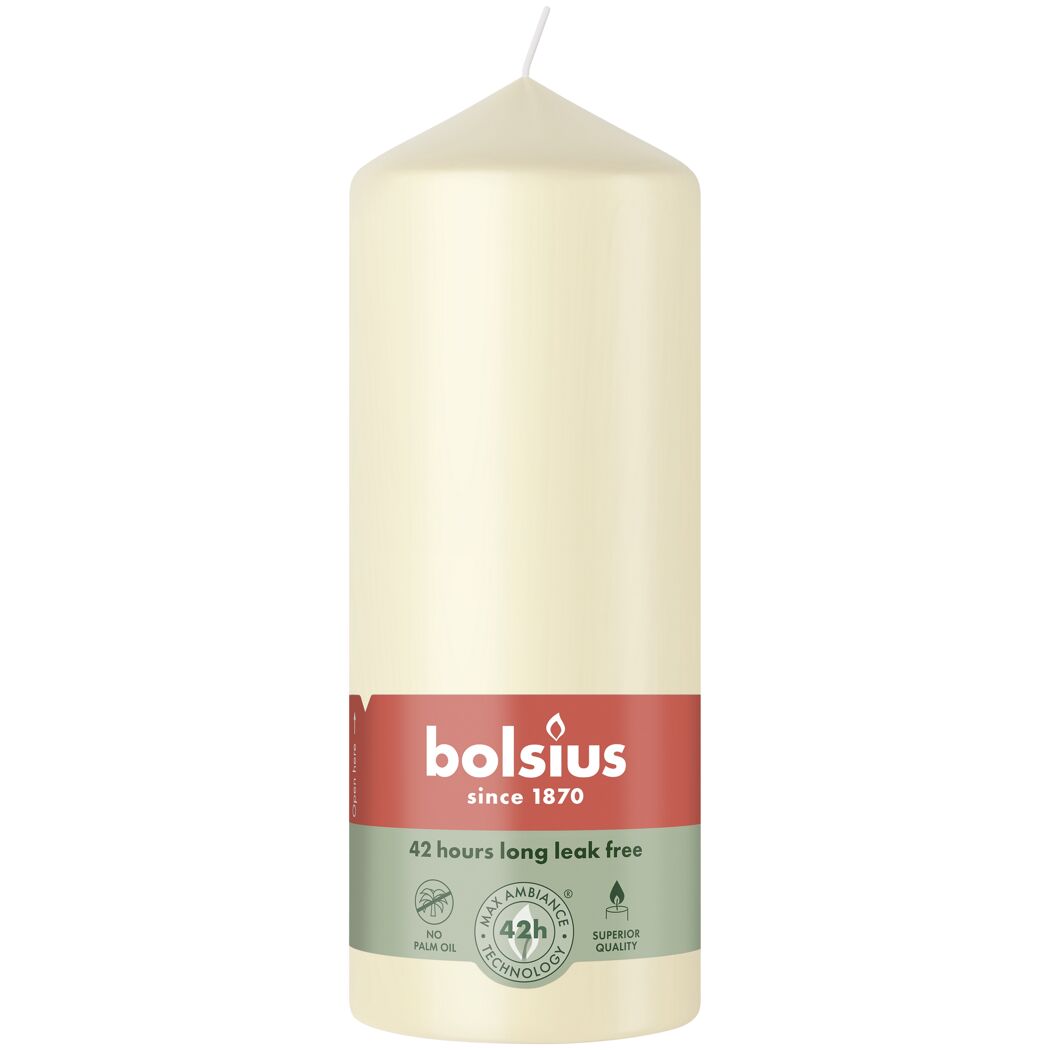 Perlbeige Bolsius Stumpenkerze mit Etikett