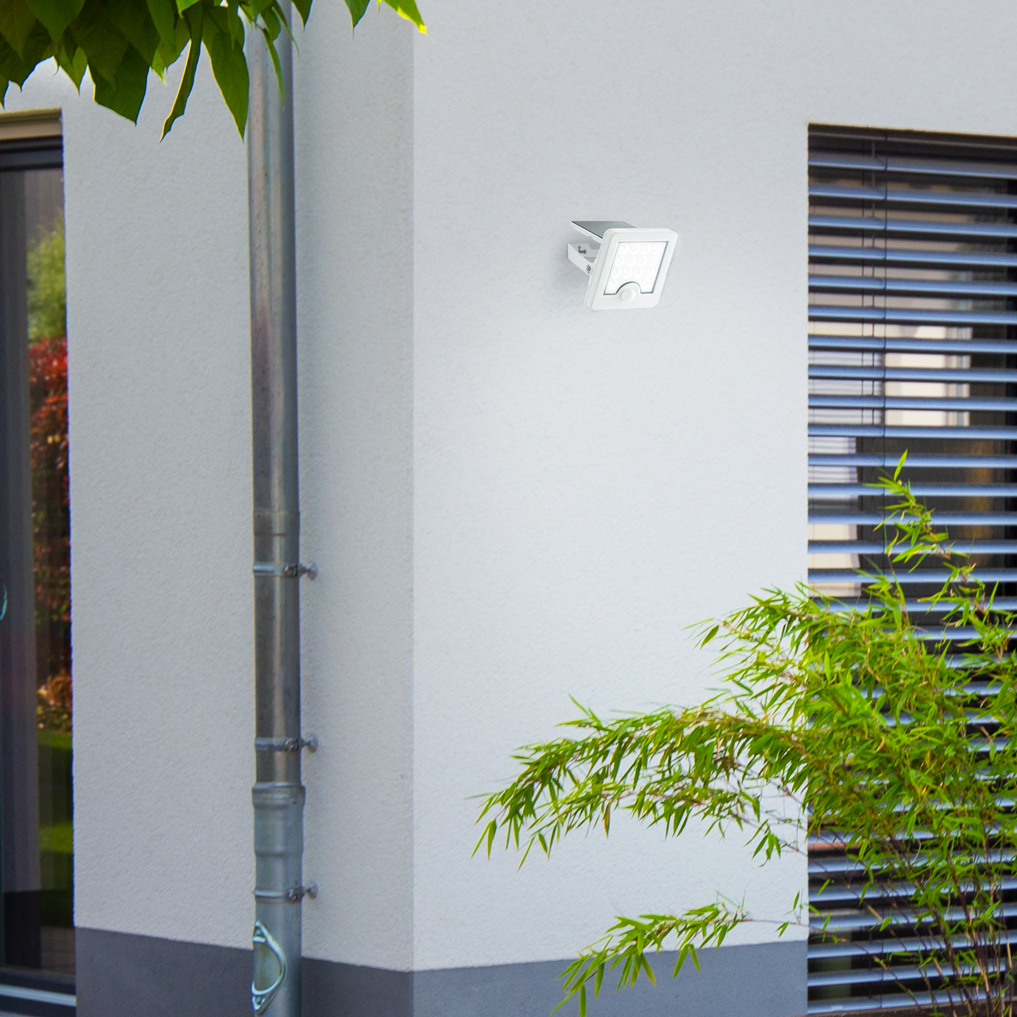 Solar-LED-Außenwandleuchte 'Luton' mit Bewegungsmelder 12 x 5,4 x 13 cm weiß