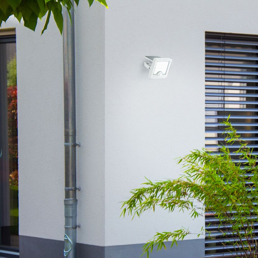 Solar-LED-Außenwandleuchte 'Luton' mit Bewegungsmelder 12 x 5,4 x 13 cm weiß