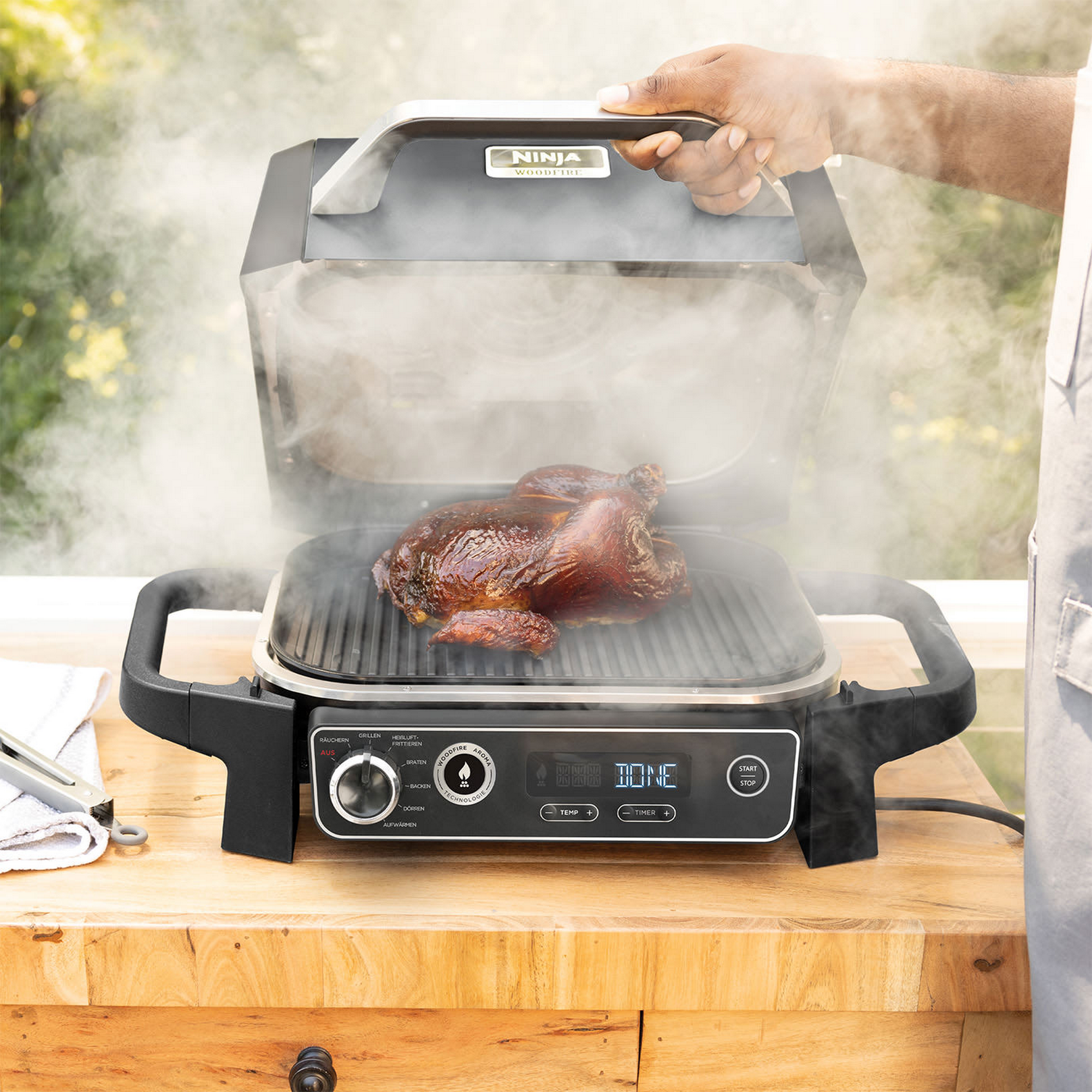 Elektro-Outdoor-Grill und Smoker 'Woodfire' schwarz 2400 W 46 x 34 x 46 cm