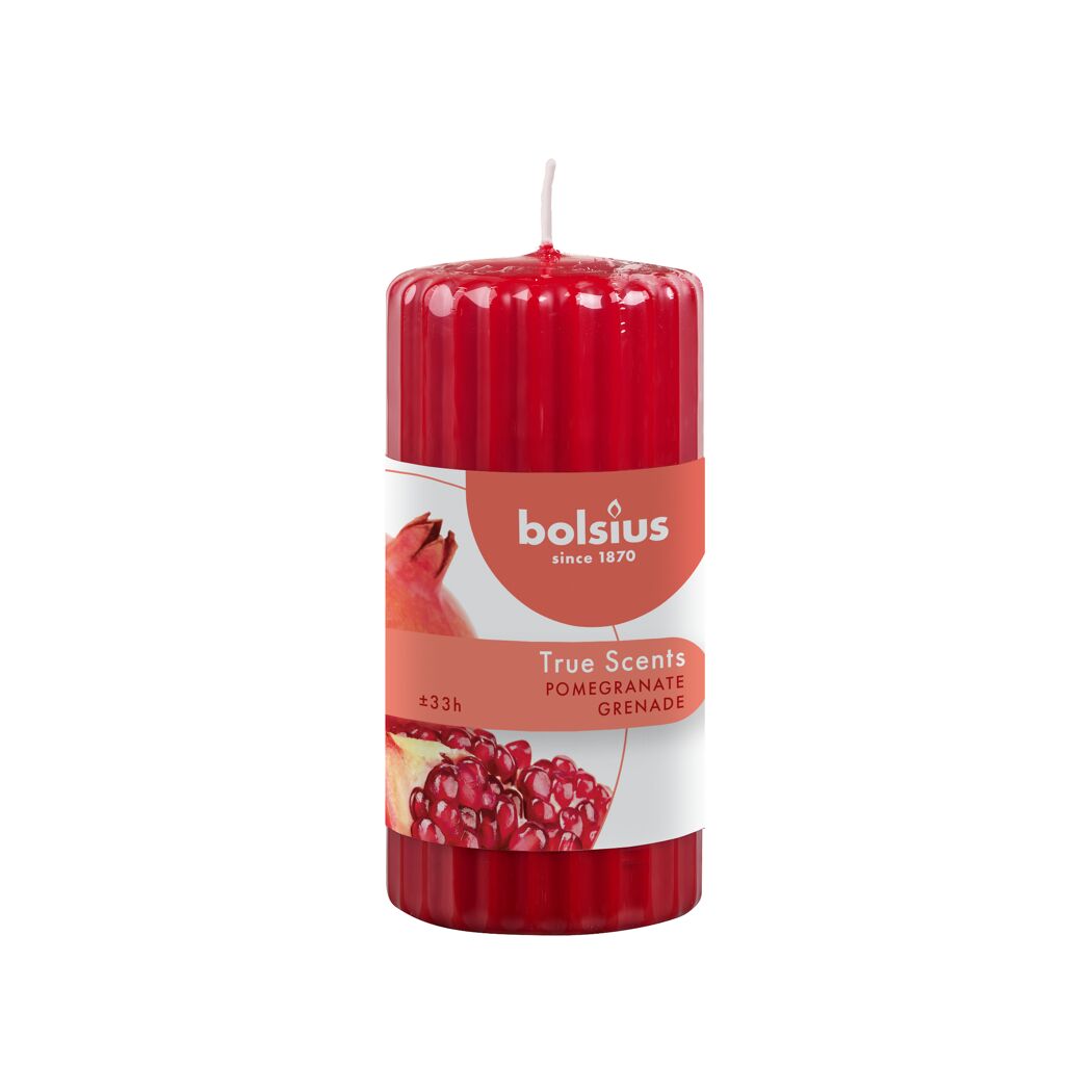 Rote Bolsius Stumpenkerze mit Granatapfelduft.