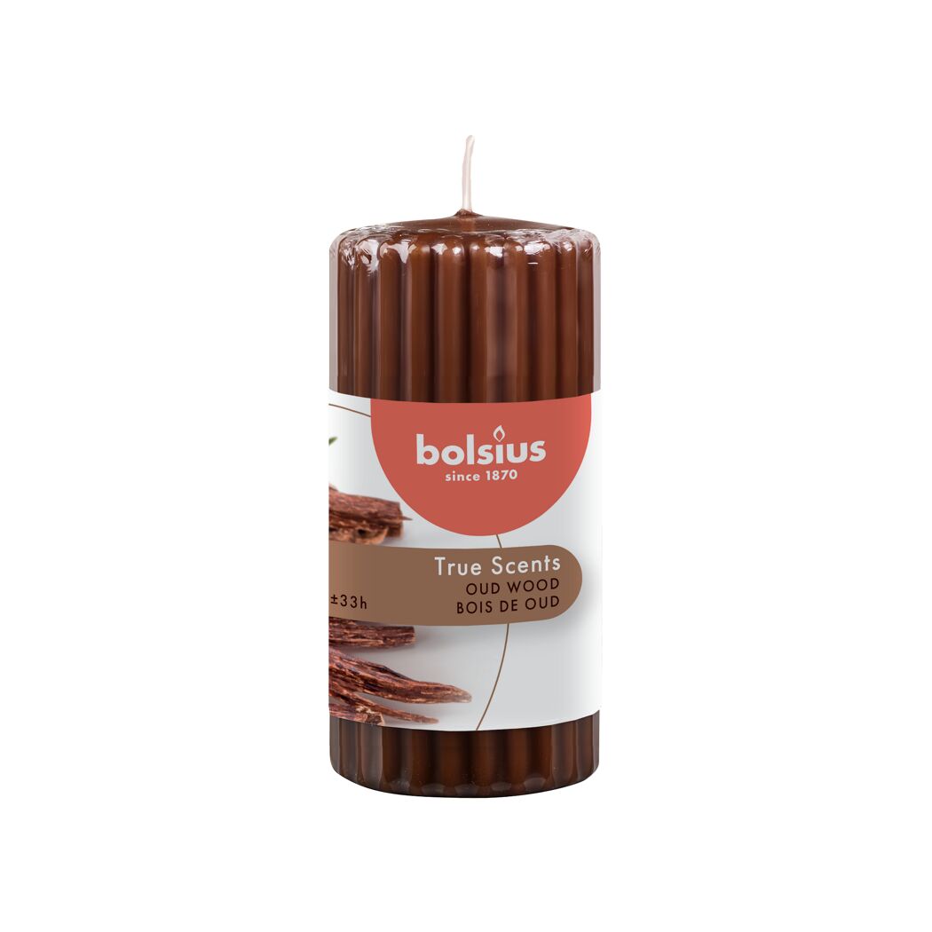 Braune Stumpenkerze 'True Scents' mit Oud Wood Duft