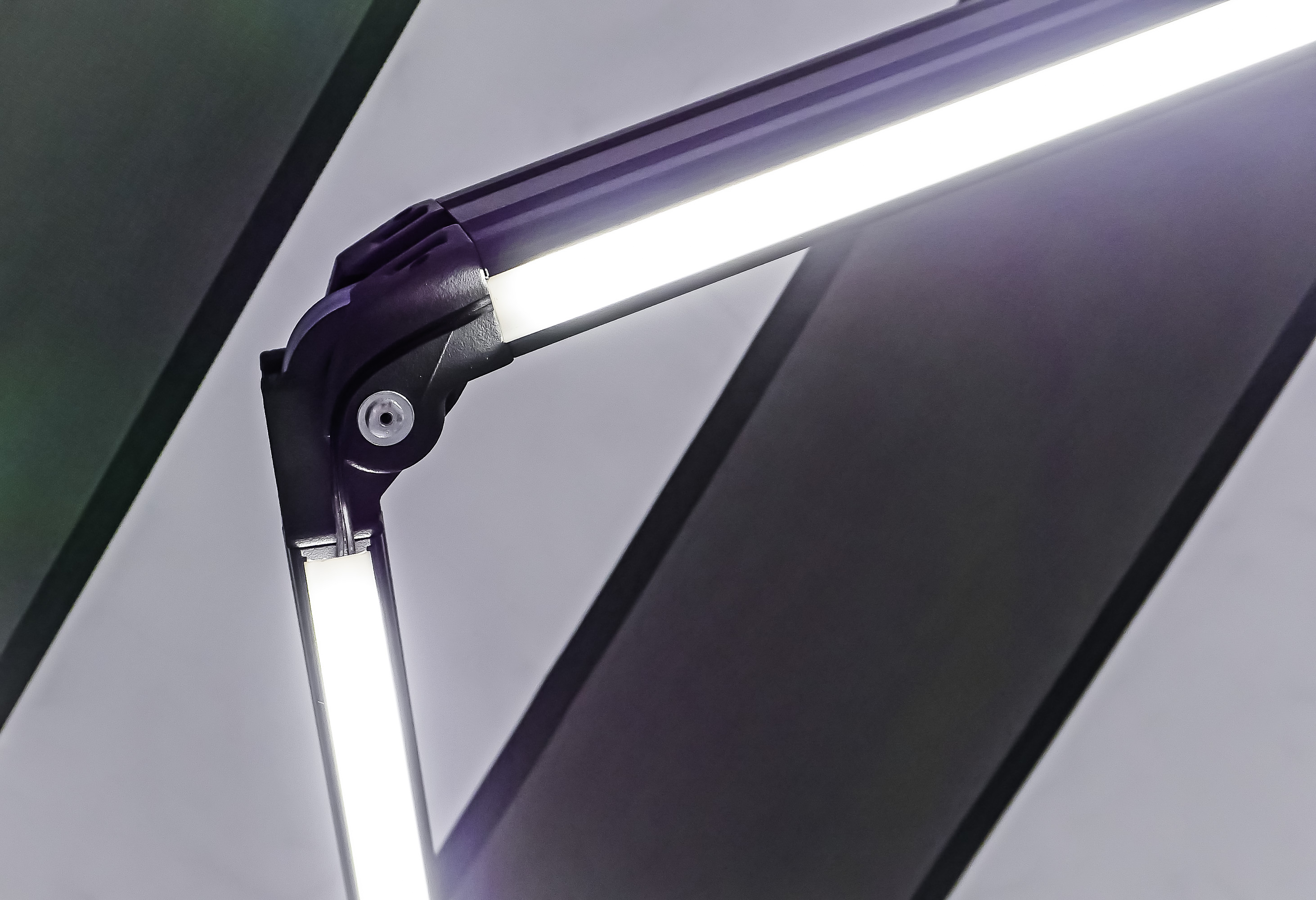 Gelenkarmmarkise mit Volant 495 x 300 cm