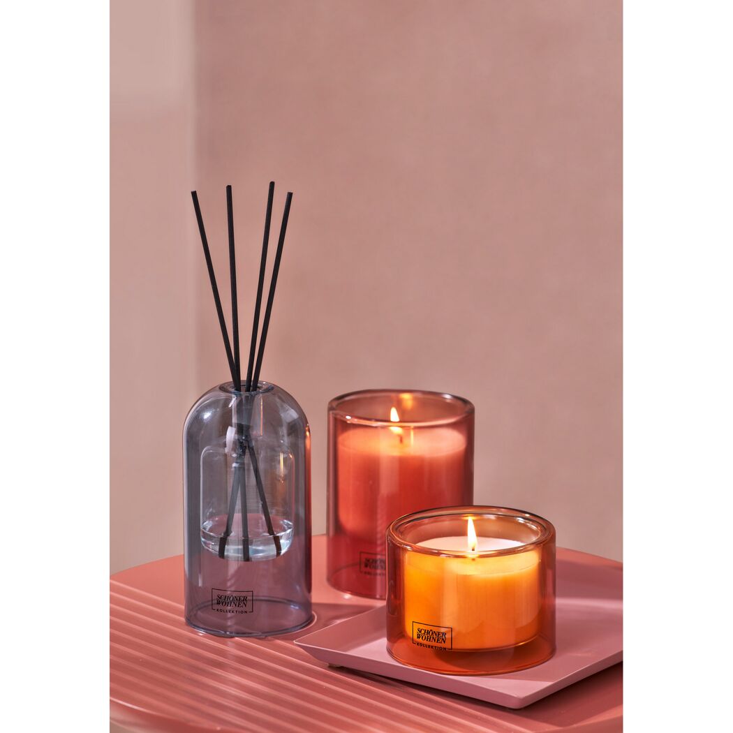 Duftkerzen 'Vanilla M' und Diffusor von Schöner Wohnen Kollektion.