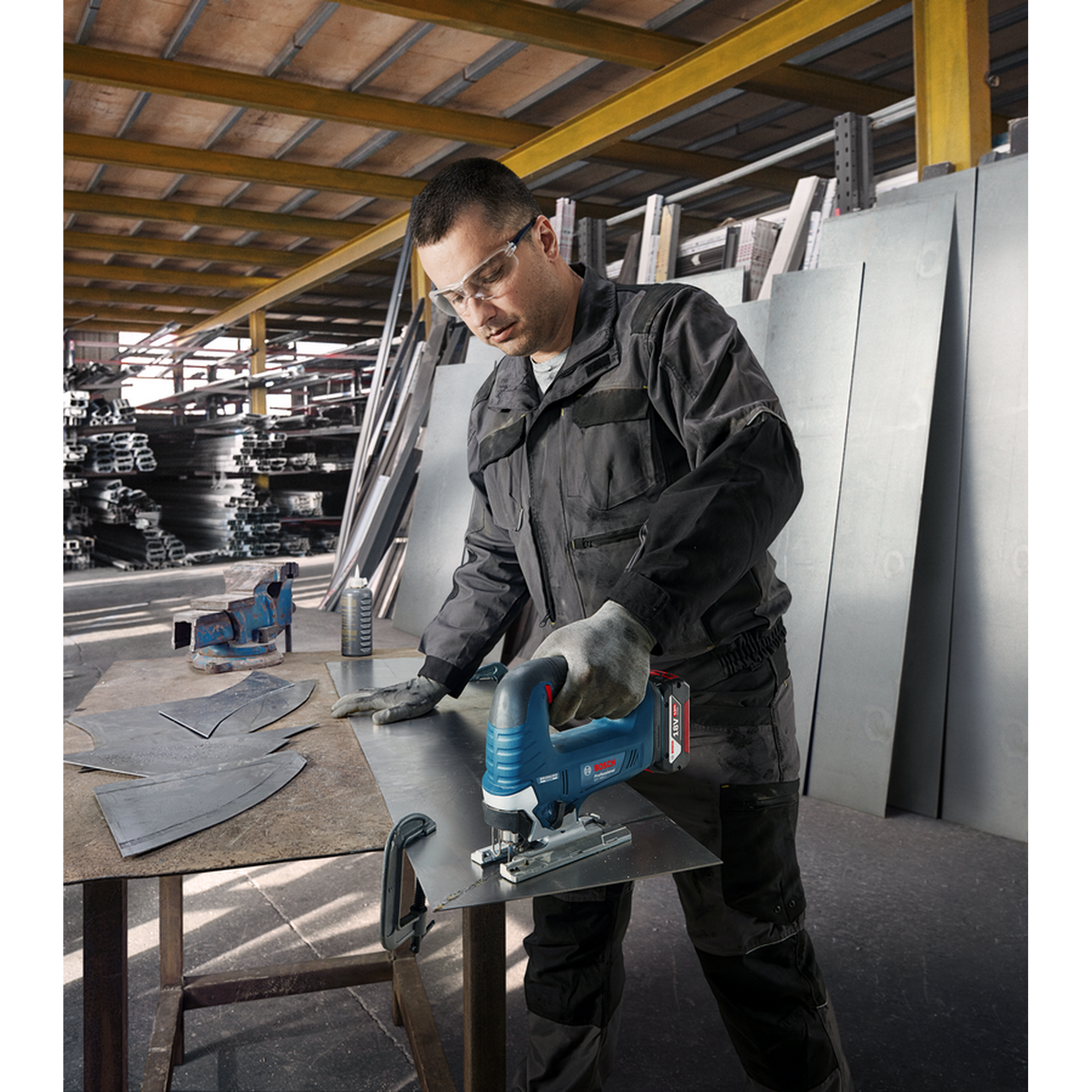 Akku-Stichsäge 'PRO HEAVY DUTY GST 18V-125 B' mit Sägeblatt und L-BOXX 136