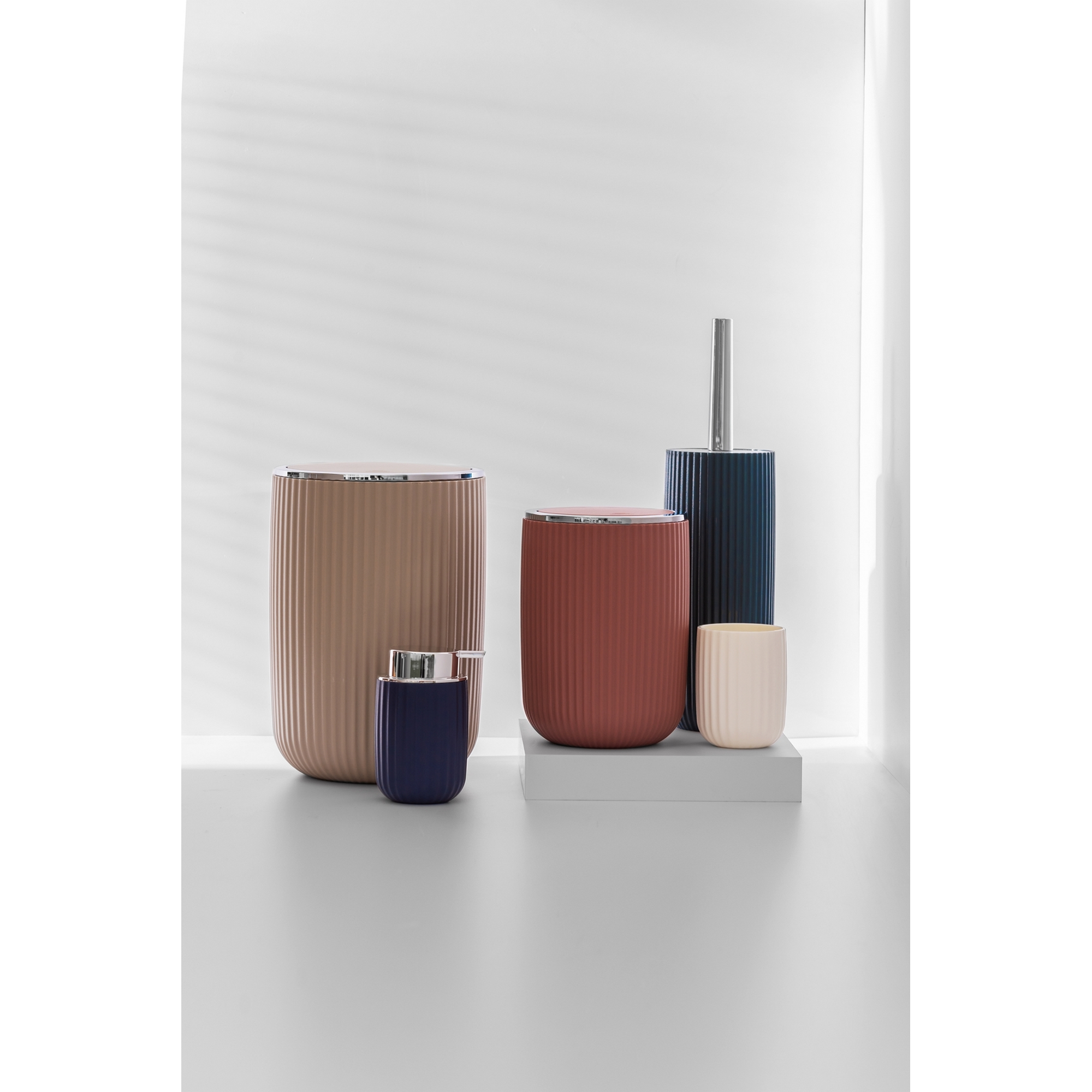 Schwingdeckeleimer 'Agropoli' beige Ø 19 x 27 cm 5,5 l