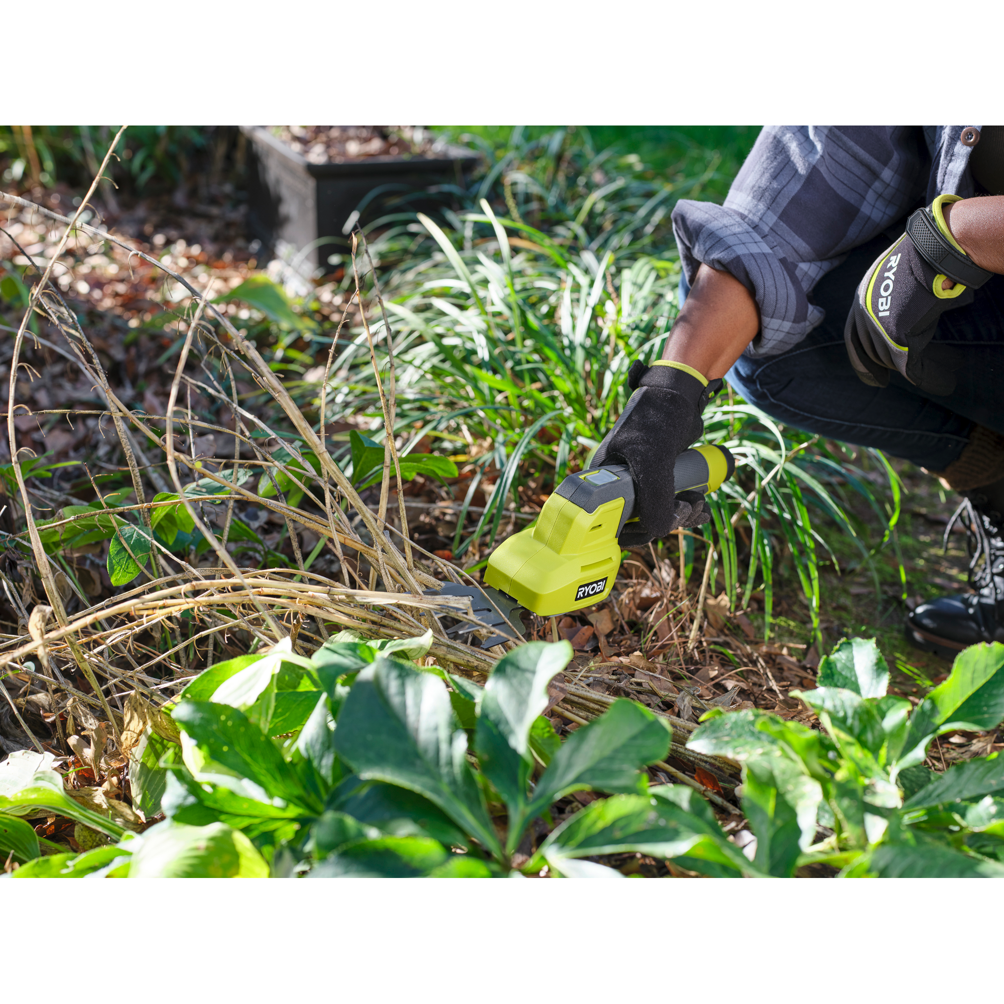 Akku-Gartenschere 'RY4SCA-120' 4 V mit 2,0 Ah Akku und Ladekabel