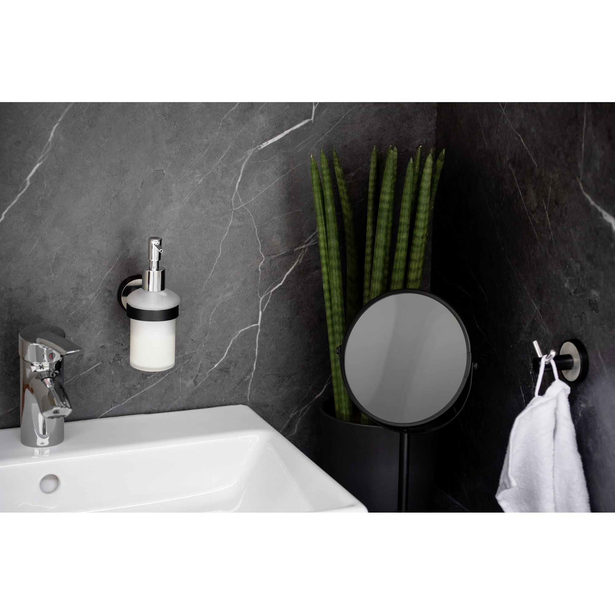 Seifenspender 'Udine' Glas weiß, schwarz 200 ml