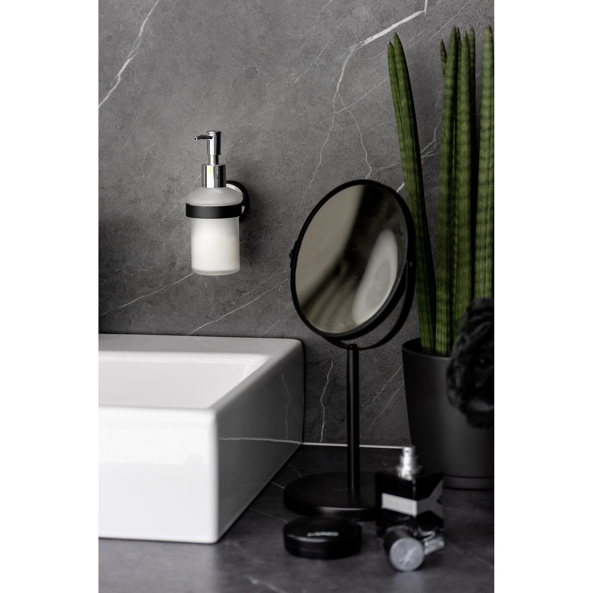 Seifenspender 'Udine' Glas weiß, schwarz 200 ml