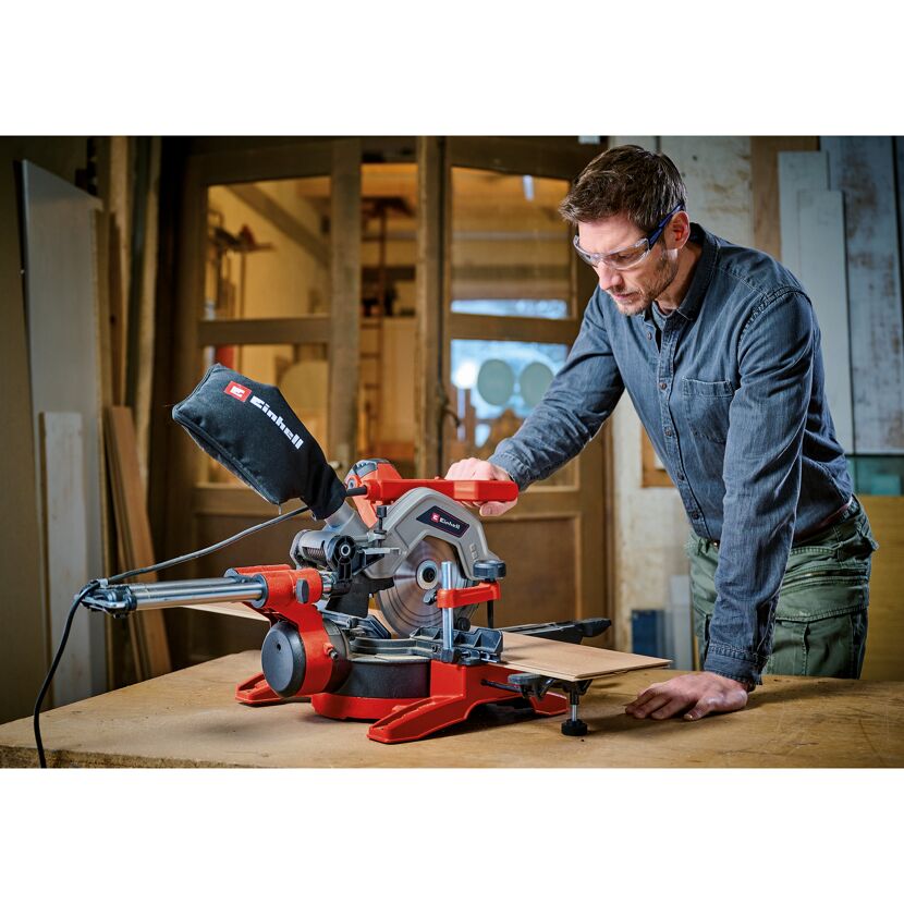Kapp-, Zug- und Gehrungssäge 'TE-SM 8 L Dual' 1500 W