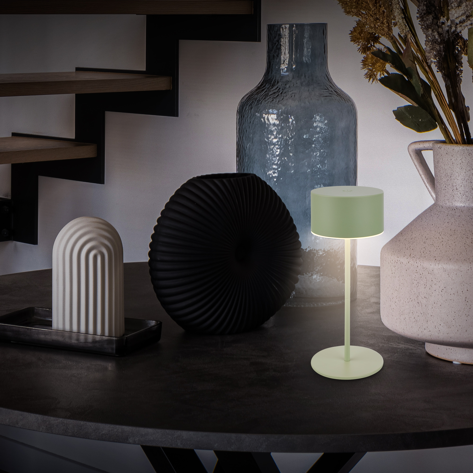 Akku-LED-Tischleuchte 'Kira' salbeigrün 2,6 W 150 lm 2700 K