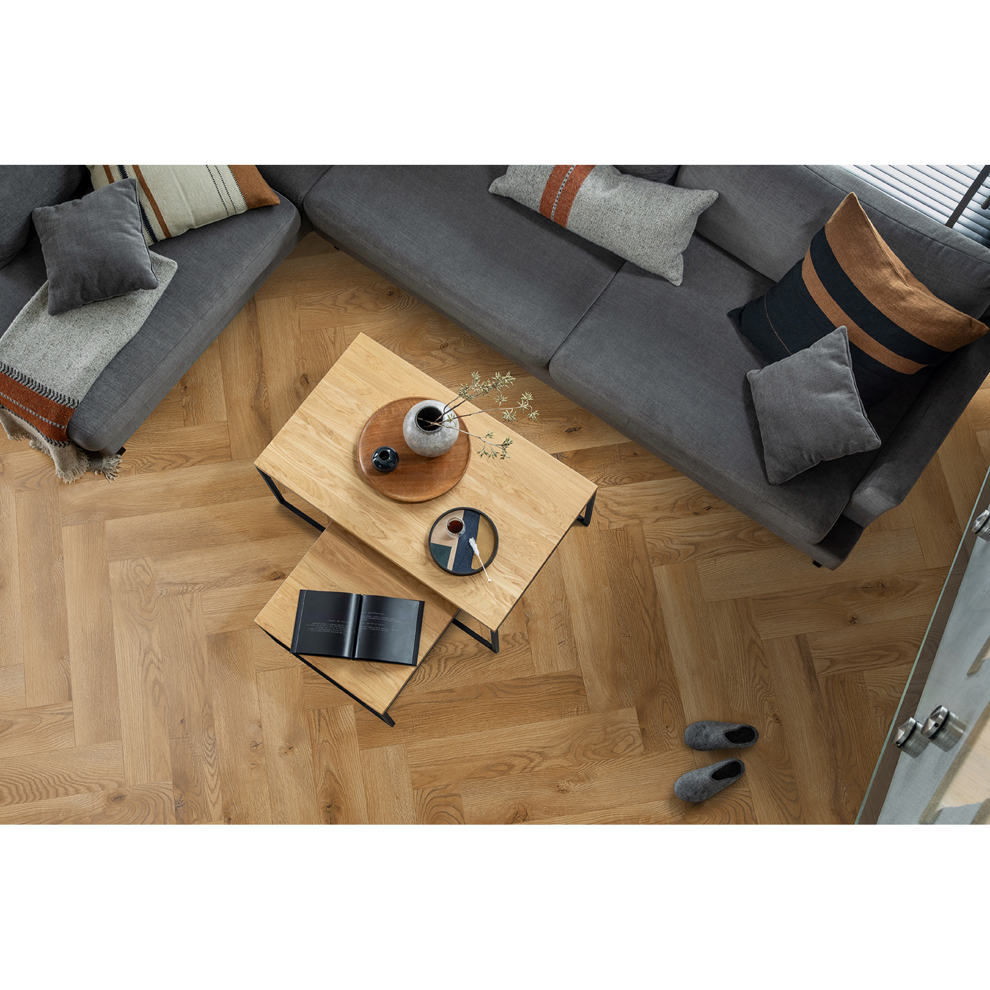 Laminat 'Ville Carrito' Fischgrät Eiche goldfarben 8 mm