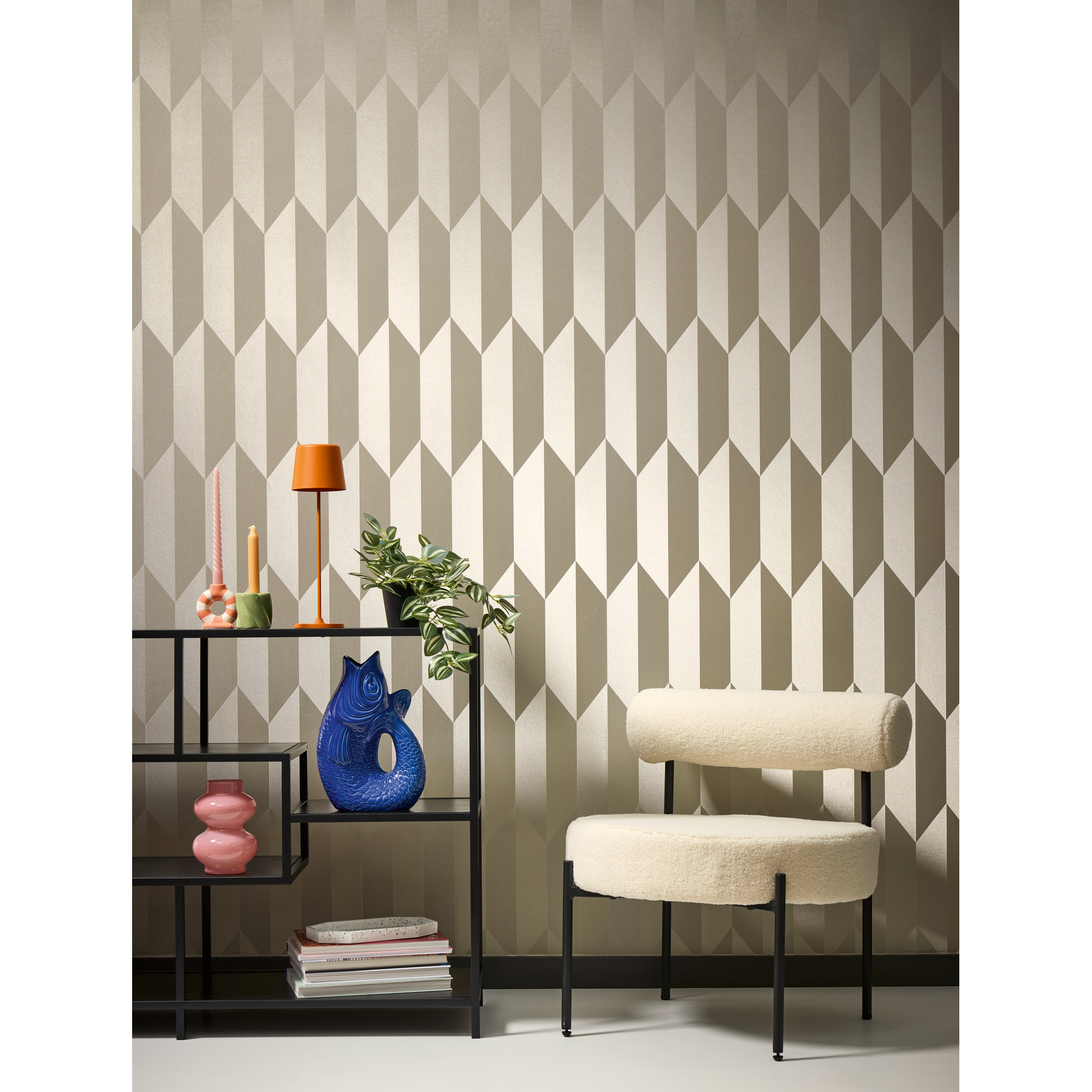 Vliestapete 'CosmoLiving by Cosmopolitan' Grafik Raute silber 10,05 x 0,53 m