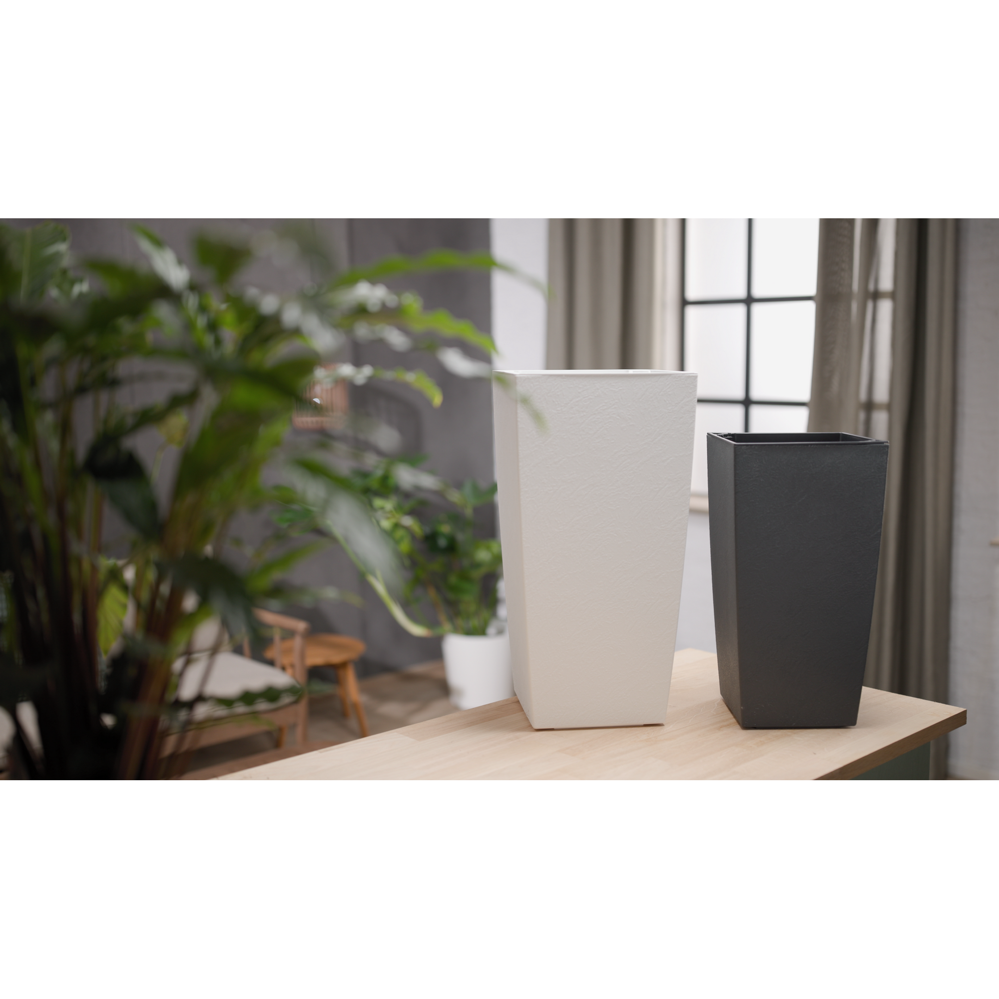 Pflanzvase 'Aqualis' anthrazit 30 x 58 cm mit Bewässerungssystem