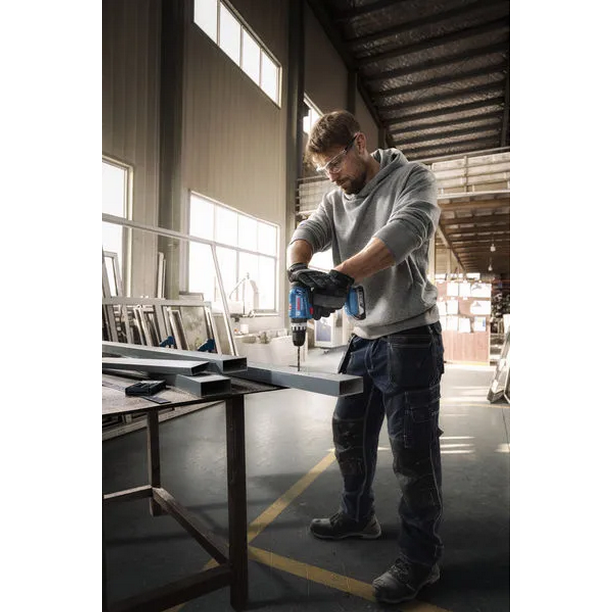 Akku-Schlagbohrschrauber 'GSB 18V-25 Professional' 18 V mit 2 x 18 V Akkus und Ladegerät in L-BOXX