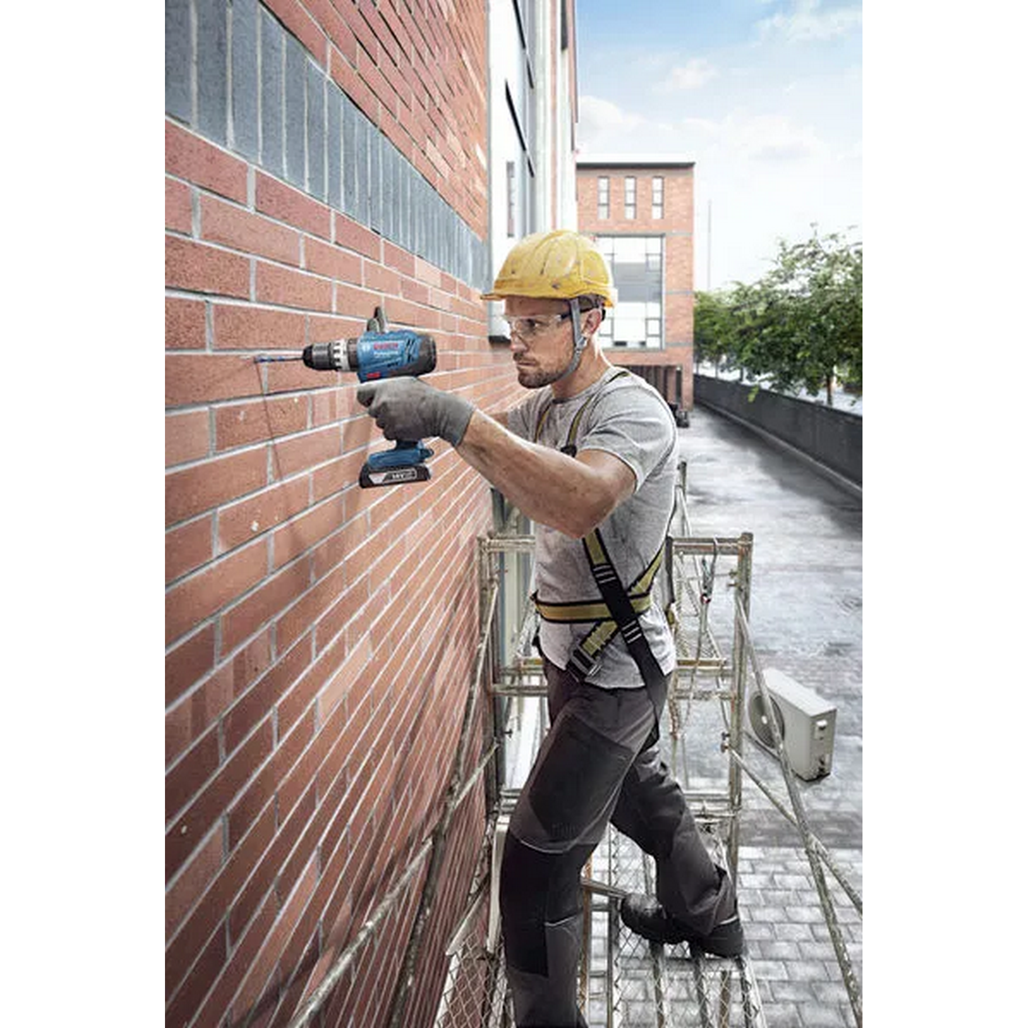 Akku-Schlagbohrschrauber 'GSB 18V-25 Professional' 18 V mit 2 x 18 V Akkus und Ladegerät in L-BOXX