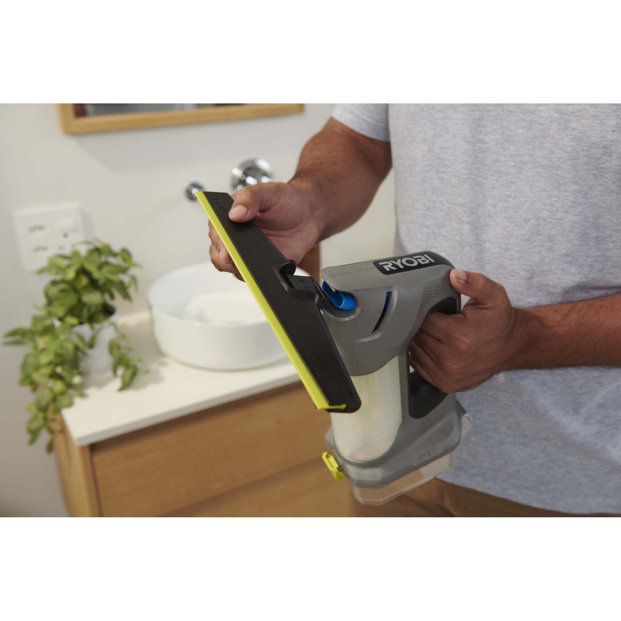 Akku-Fenstersauger 'One+ RWV18-0' 18 V inklusive Sprühflasche und Mikrofasertuch ohne Akku und Ladegerät