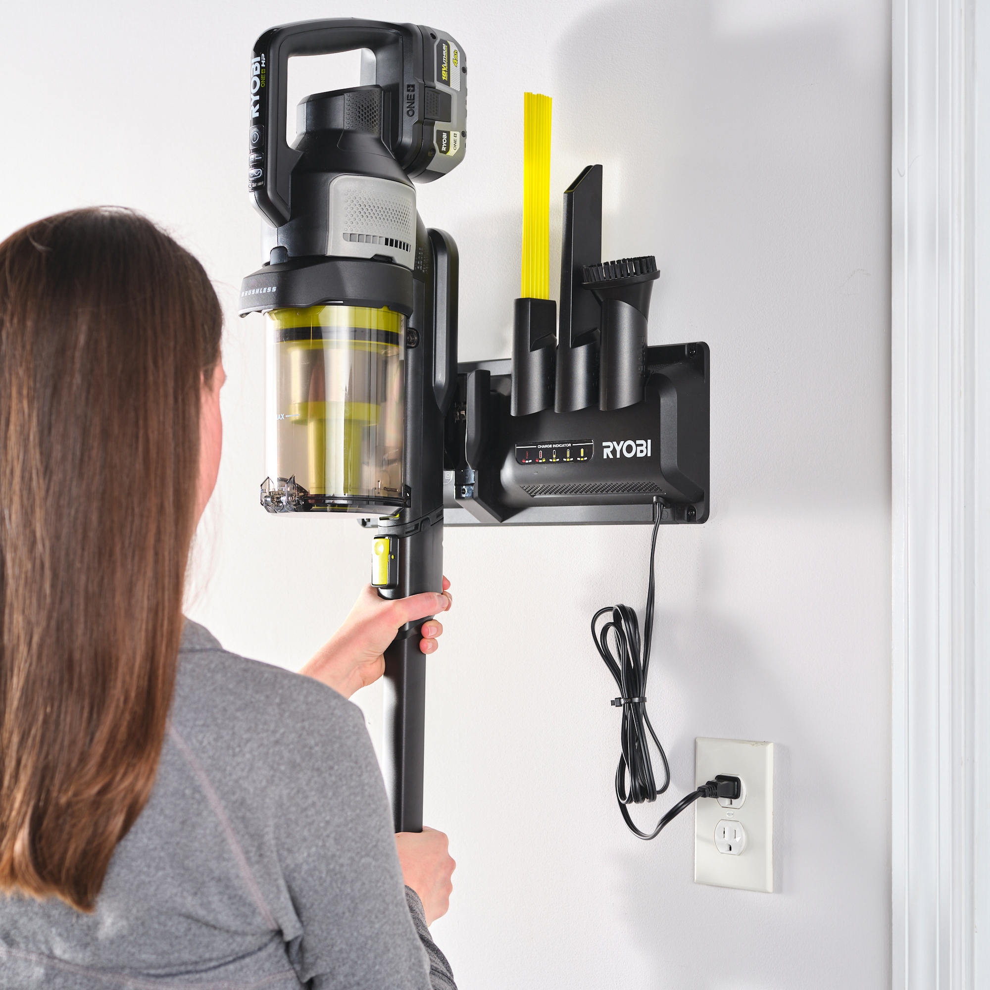 Wandhalterung 'RC18ASV' mit Ladefunktion für 18 V 'One+ Brushless' Akku-Bodenhandsauger 'RASV18BL-0'