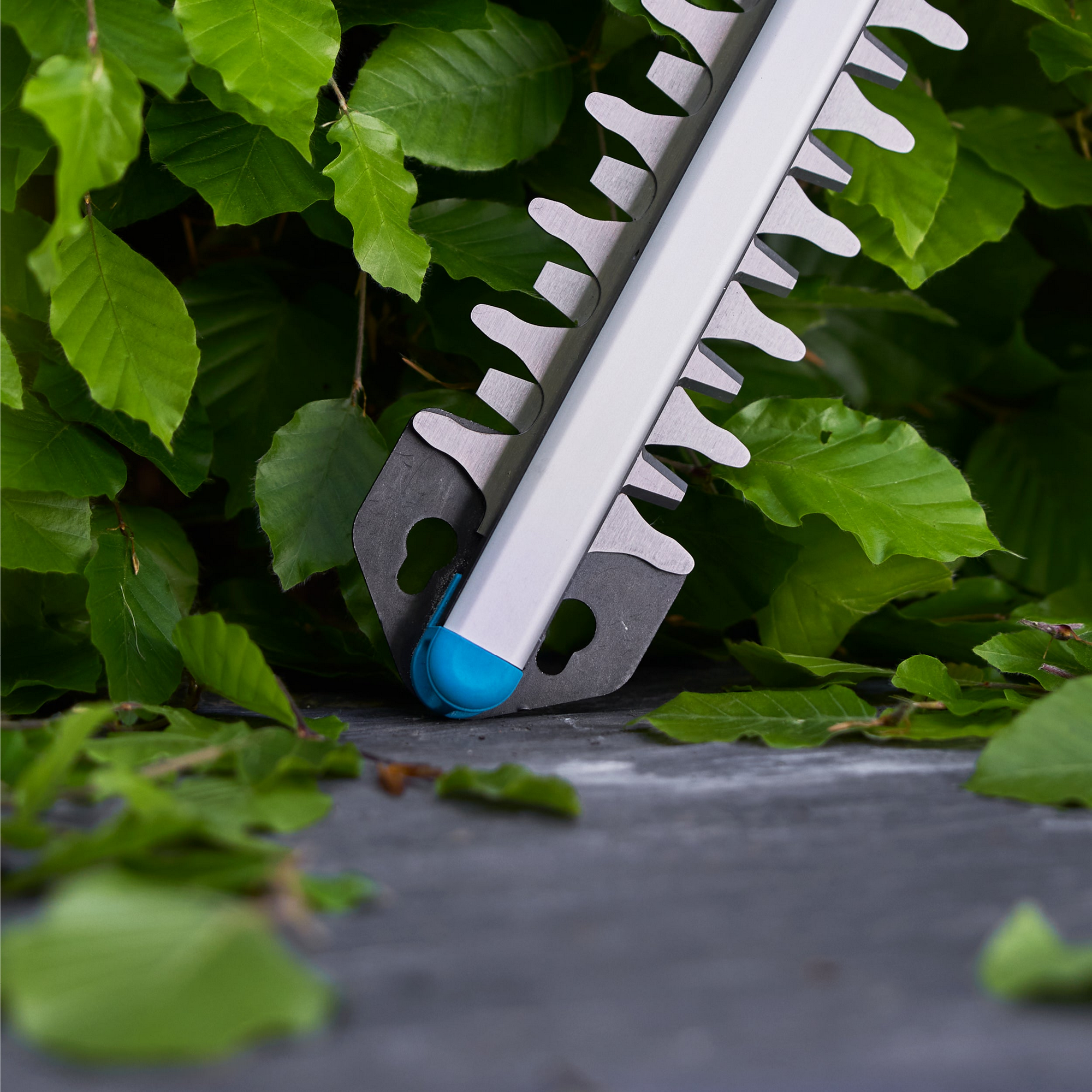 Akku-Heckenschere 'EasyCut 45/18V P4A Ready-To-Use Set' mit Akku und Ladegerät